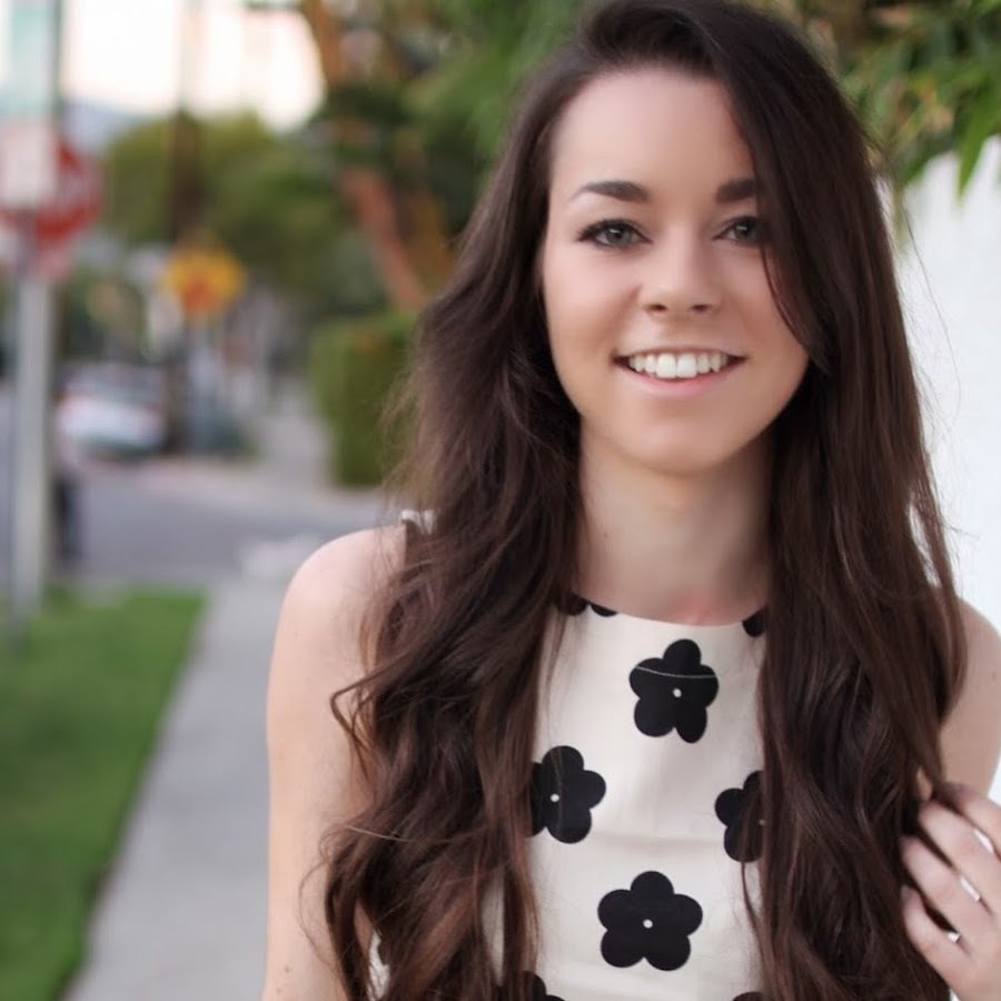 ubookstoresea's tweet photo. Today 6pm! Meet @sierra_furtado on her #LifeUploaded tour! THUR 10/20 UDistrict. tix instore https://t.co/wWJH1uCL3b #sierranators https://t.co/TUZ51jFGJD
