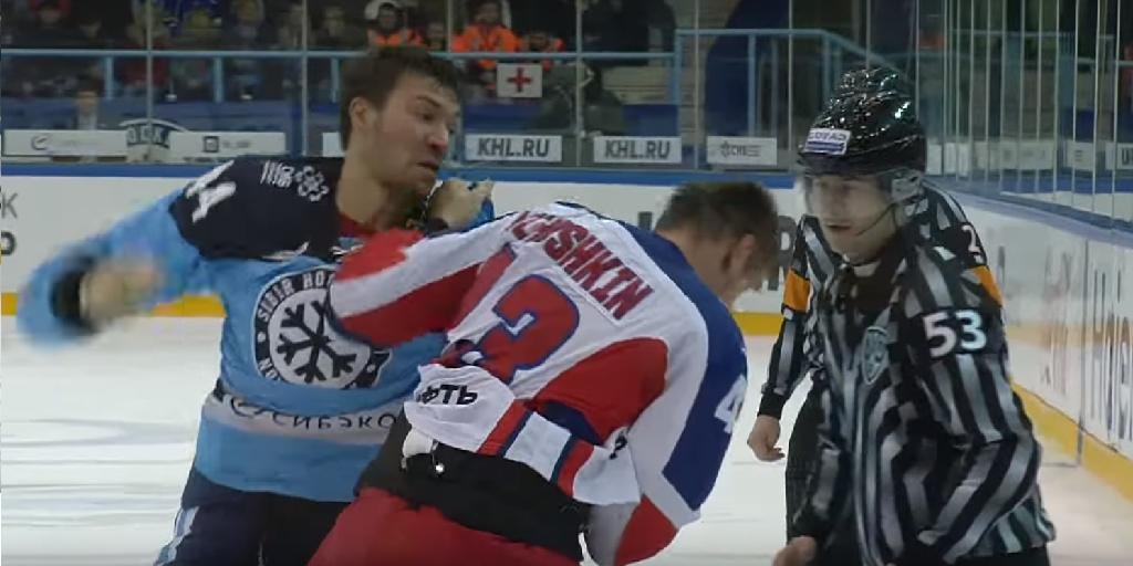 евгений артюхин тафгай. артюхин драки. артюхин хоккей драка. артюхин рыспаев драка. евгений артюхин тафгай.