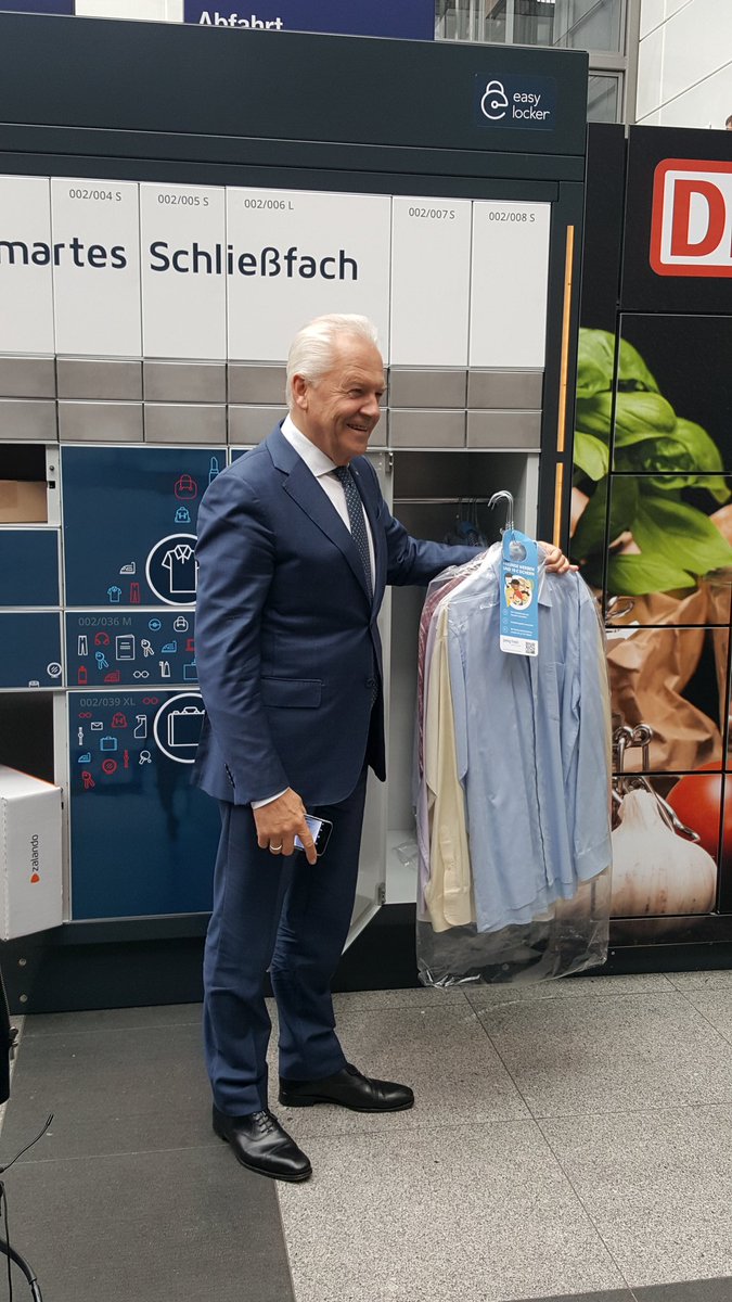 COldengott's tweet photo. Der erste Nutzer der smarten Schließfächer @easy_locker : DB CEO Dr. Grube!:) @dbmindbox #DBME16 #smart #trainstation https://t.co/73PsrBkDDT