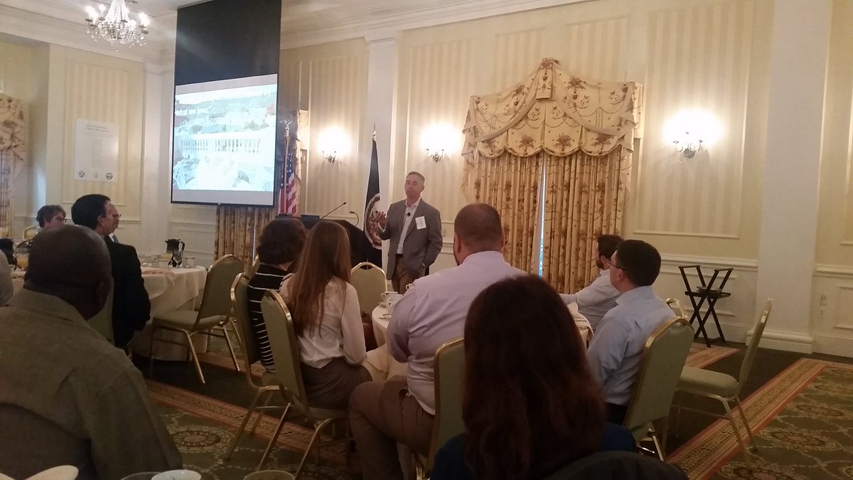 KenTylerLeader's tweet photo. Great presentation this morning by @UMaryWash Exec in Residence Kyle Ragsdale from Billy Casper Golf. Thanks @UMWCOB! https://t.co/w15vSaUBNN