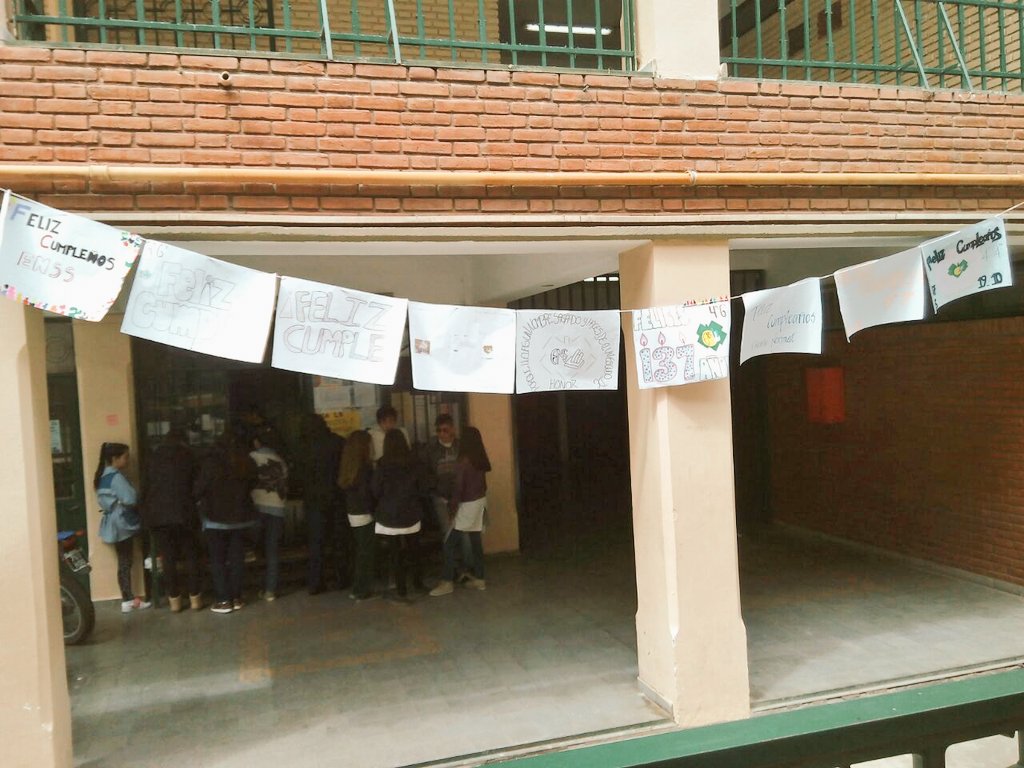 ENSS_CDE's tweet photo. Seguimos de festejo 🎊🎉
Tarjetas de felicitaciones de todos la cursos... Gracias a todos por colaborar 😻❤ https://t.co/19QuBu63FR