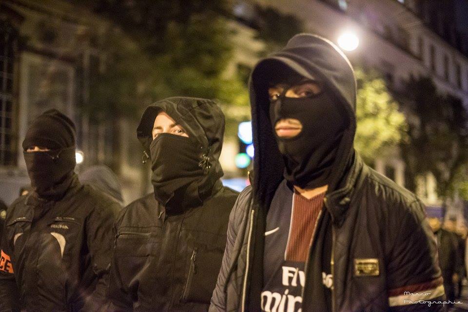 radioparleur's tweet photo. Hier soir, près de 500 #policiers ont manifesté illégalement dans les rues de Paris. @radioparleur était sur place
https://t.co/xhH8C6W0dE https://t.co/226DVwEve6