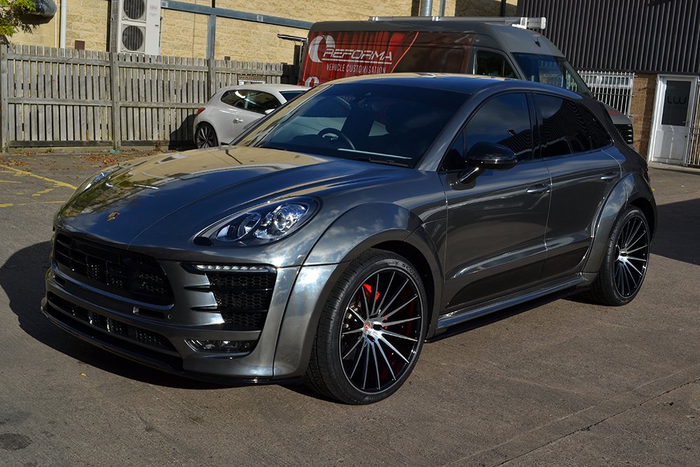 ReformaUK's tweet photo. Porsche Macan wrapped in #BlackChrome, a fantastic looking vinyl that offers a mirror finish! #wrapped #reformauk #chromewrap @ADgraphics_EU https://t.co/h2bbYUjJat