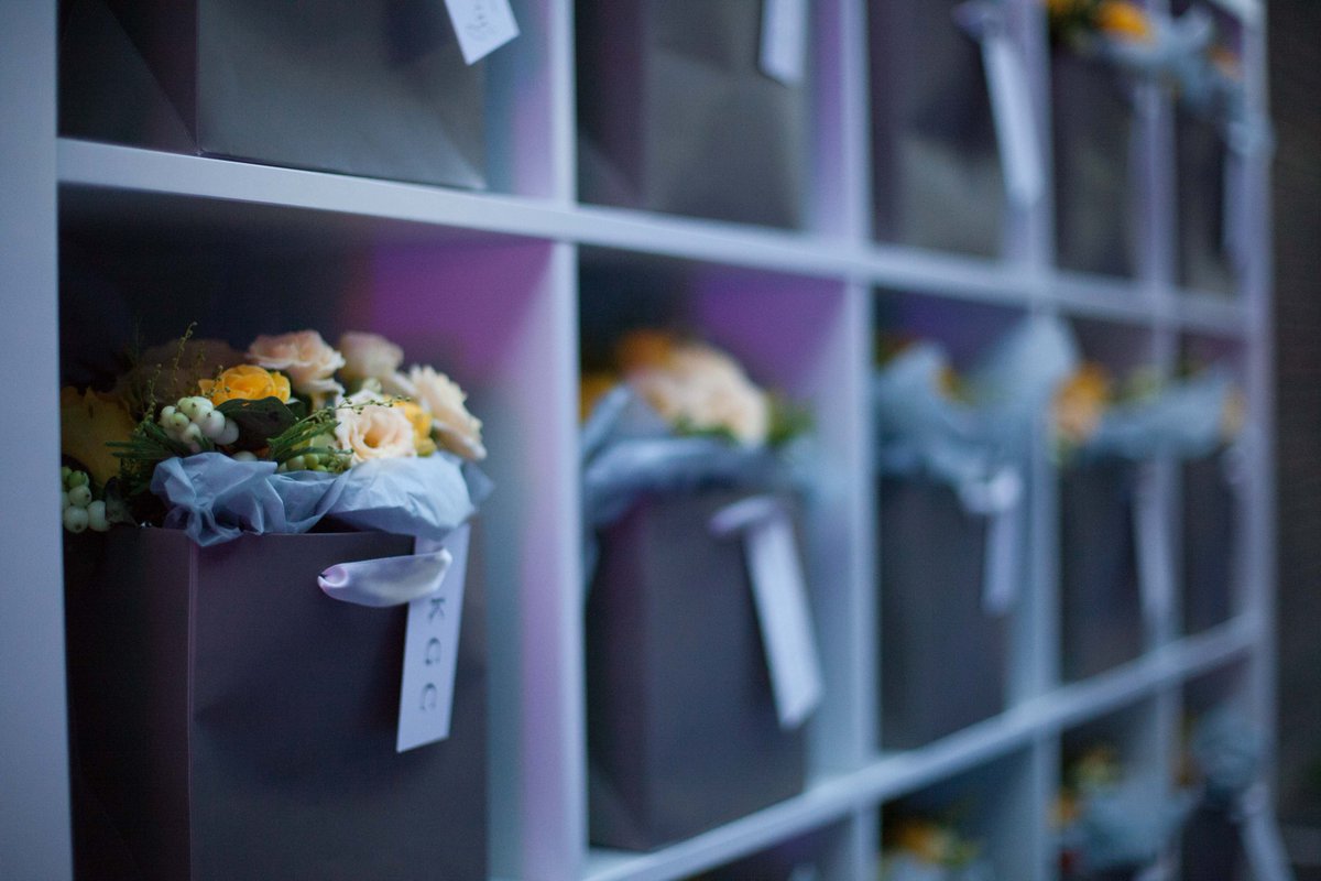 A wall of beautiful flowers by <a href="/MdeFleursLtd/">Maison de Fleurs Ltd</a>!