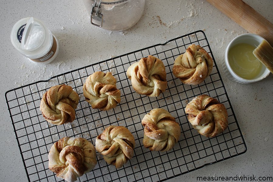 ChefsArsenal's tweet photo. .@measureandwhisk Cinnamon Roll Twists - https://t.co/v2RhTVX7hI #chefsarsenal #dessert https://t.co/NG4ePTufUD