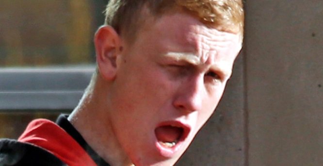 Roofer goes on trial for deliberately farting in a child's face thesun.co.uk/news/2013106/r…