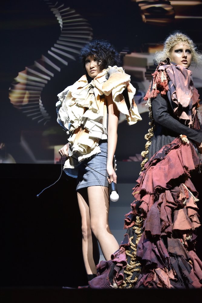 RespectforHair's tweet photo. The 5th and maybe the best #TributeShow16 happened on Sunday night, check the awe-inspiring pictures here: https://t.co/8NuuoOQhJD Wow! https://t.co/Hp4GGYo0Rk