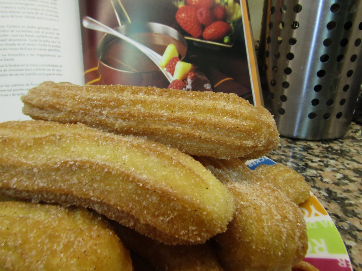 pamarisweets's tweet photo. Churros!! Receta: https://t.co/qey0r6OWAE https://t.co/HdqX2sze9Y