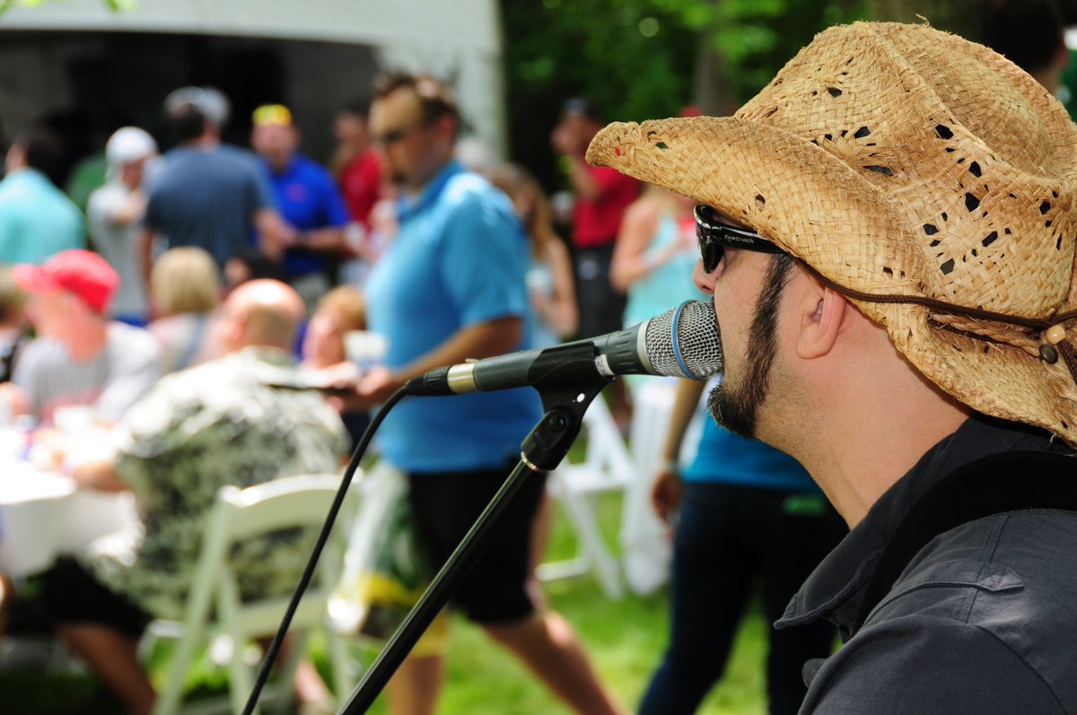 FRCCbus's tweet image. Is there a better way to spend your day? #FRC #livemusic