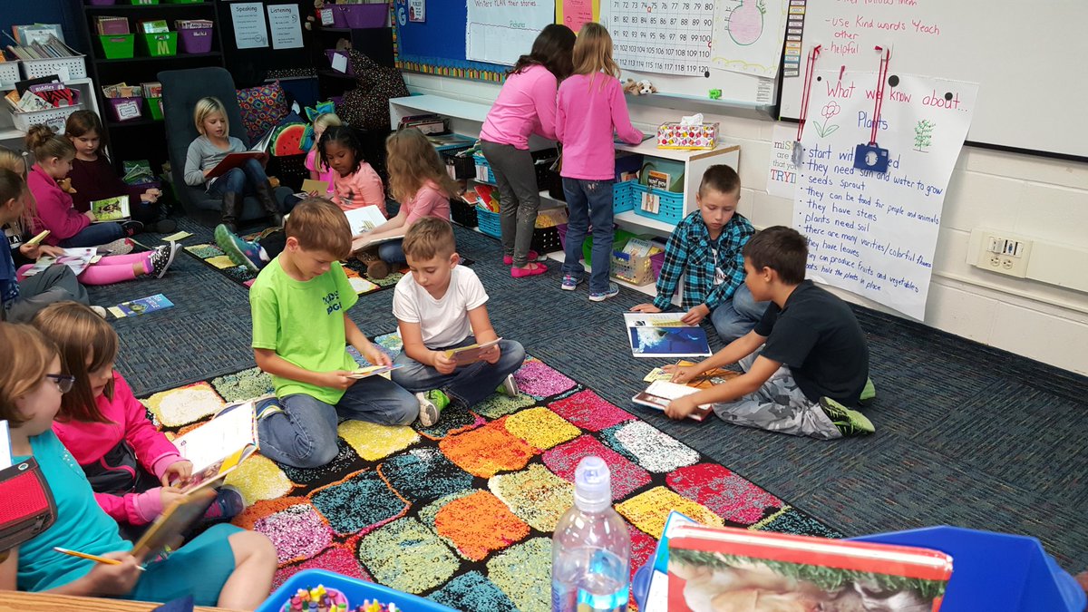 griffith2107's tweet photo. Finding surprises in our nonfiction books!#learningnewthingseveryday https://t.co/BHXOg0Pg3r