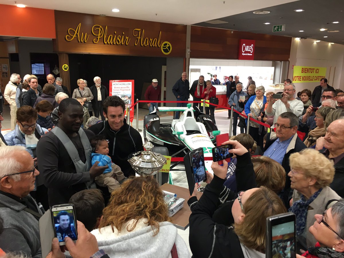 simonpagenaud's tweet photo. Huge crowd on hand at my dad's grocery in my hometown for some autographs and photos! #IndyCar https://t.co/x80S989ECy