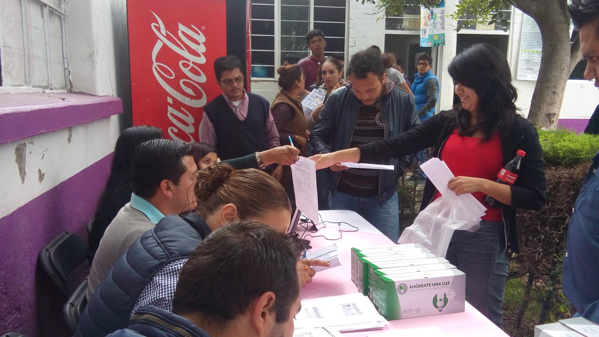 up_energia's tweet photo. Gracias a la colaboración del Ayuntamiento de Tula, la @up_energia arrancó campaña de focos ahorradores @elva1961 @GadothT @sayonara2609 https://t.co/1ywHFeDbsC