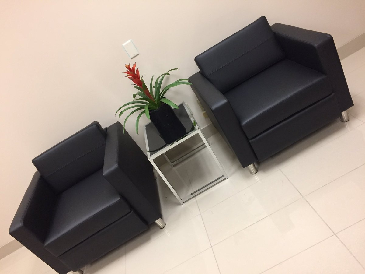 Comm_Design_'s tweet image. Simple guest seating elegant @LyndenInc