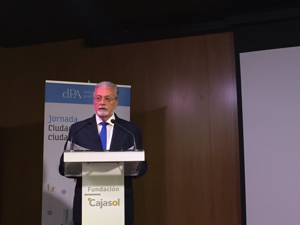 MarielaFBermejo's tweet photo. Rumiando el discurso tan interesante de Jesús Maeztu @DefensorAndaluz en las jornadas de hoy sobre #ciudadesinteligentes #ciudadesinclusivas https://t.co/zDLeYJRPGv