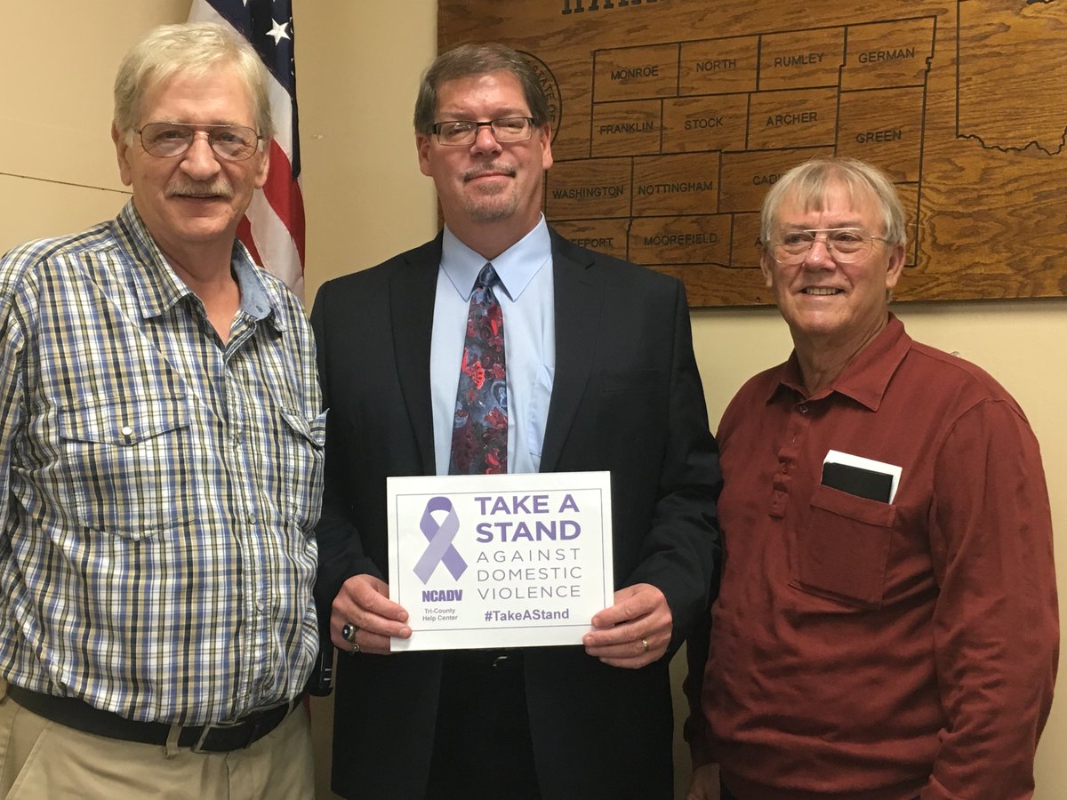 TCHelpCenter's tweet photo. Harrison Co Commissioners are taking a stand agaisnt domestic violence! #TakeAStand https://t.co/76cHhV7Pem