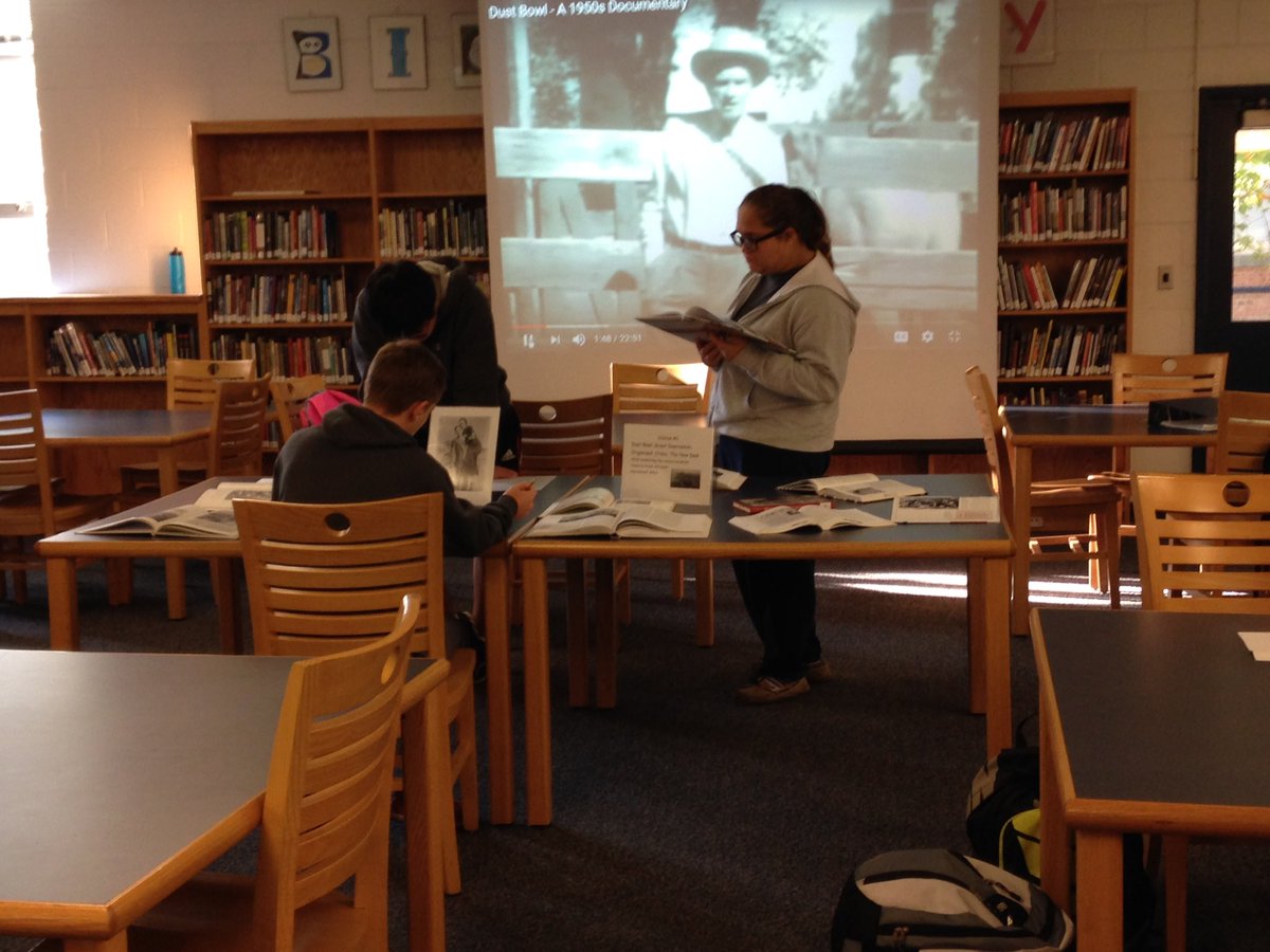 wtwlib's tweet photo. Students exploring our 1930's stations #guidedinquiry https://t.co/tuBGGMyuWy