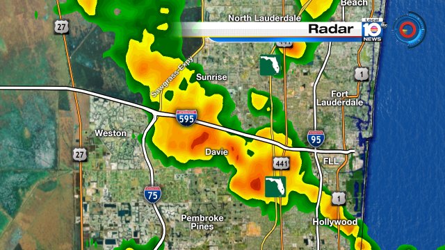 If you're in Broward then grab the rain gear, we're dealing with heavy passing showers. #Flwx https://t.co/UbFWra9agA