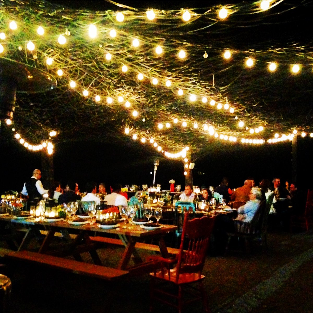 ProyectoVino's tweet photo. La magia Del Valle de Guadalupe envuelve #LaCenaDeTodos @ensenadacrea @FoodDesign2016 @mexicandesign @UNESCOMexico #WeLoveMagic ✨ https://t.co/ZWgn5fFR9Q