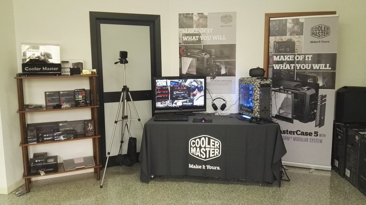 adelfino's tweet image. We have created a @CoolerMaster #VirtualReality Arena in our Milano's office. Now you can enjoy the #VirtualRealityExperience! #cmvr #vr