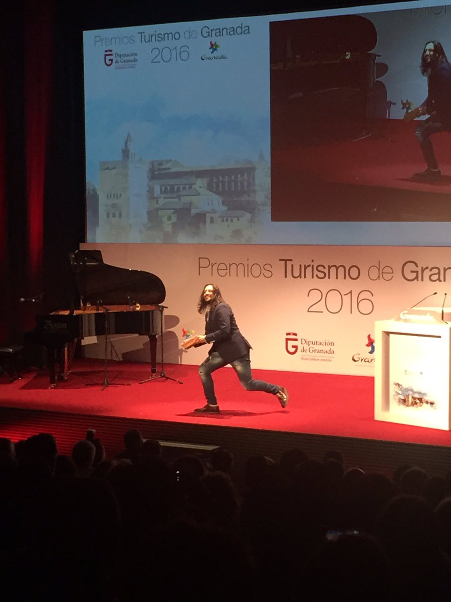 Premio #turismo #Granada a <a href="/rafaelamargo/">Rafael Amargo</a> "Arte con Raíces" Entrega el Consejero de #Turismo y Deporte Junta  #Andalucía Fco Javier Fernández