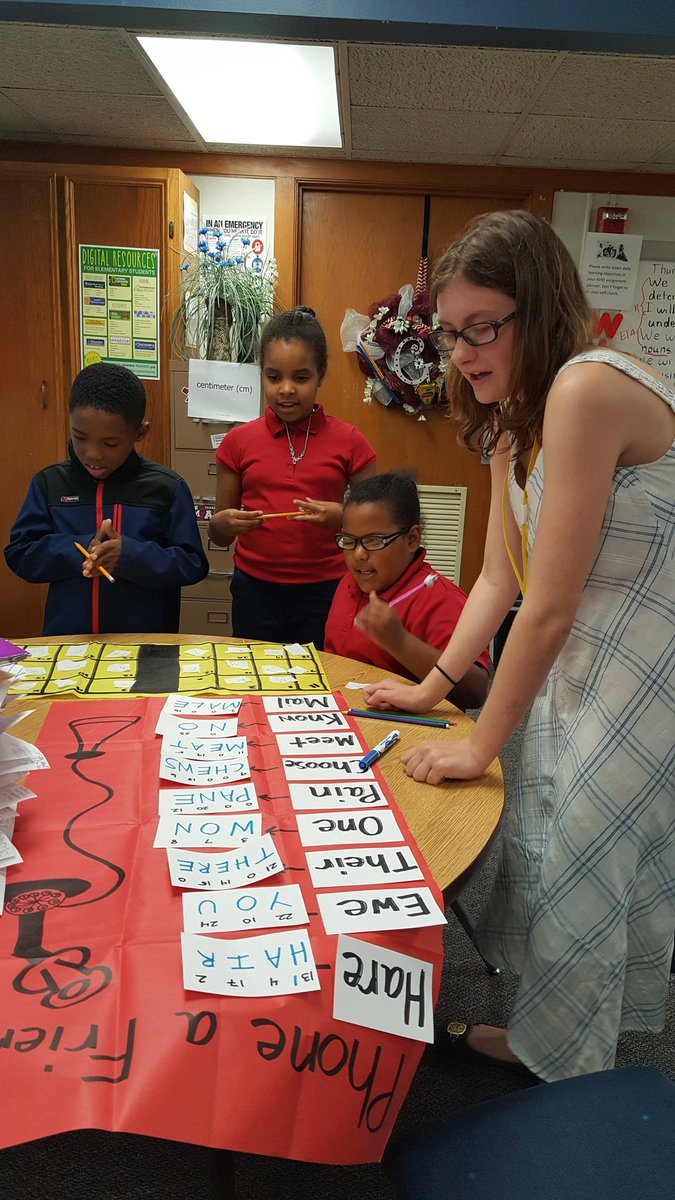 Segarner1's tweet photo. #beaneagle Engaging third grade homophone lesson with Garland High School FTI student Great program! https://t.co/sCzxWlzhPE