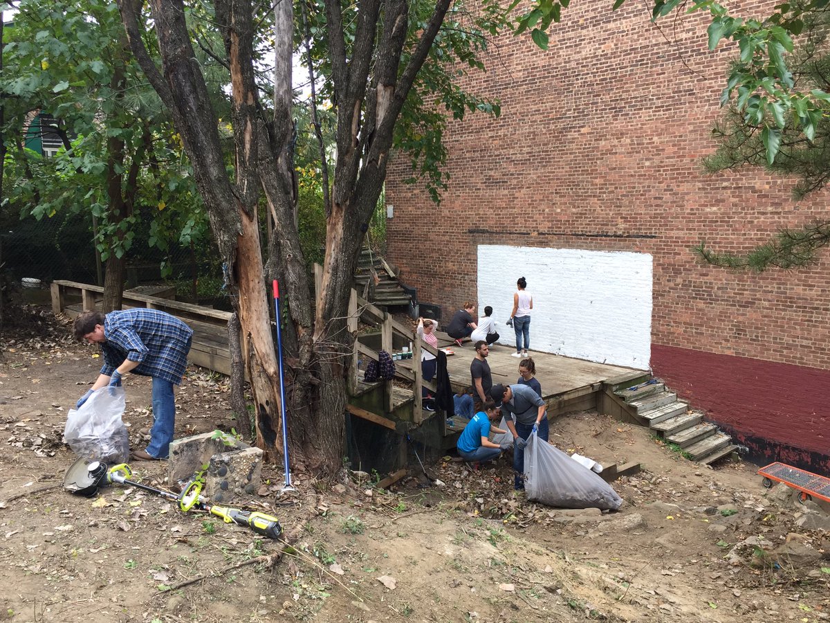 LRossiter's tweet photo. Great fun getting involved in #NYCTechGivesBack at PS 30 Wilton in the Bronx. Helping the community plus meeting great people. https://t.co/KUOgRr4o5r