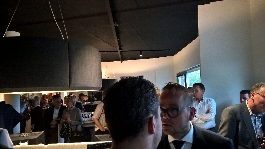 Wat een drukte en goede sfeer bij #VdMortel. 20 jaar. <a href="/BartSterren/">Bart van der Sterren</a> <a href="/Spinazie/">Studio Spinazie</a> <a href="/hans_teunissen/">Hans</a> <a href="/ThomassenVenray/">Thomassen Interieurs</a>