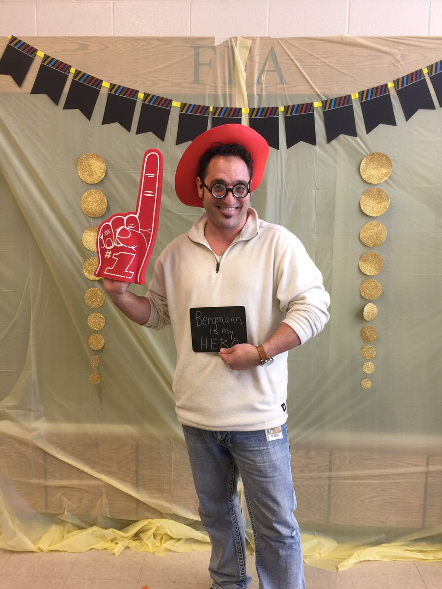 SavageCounselor's tweet photo. #ApplyweekSHS #SHSstaffisthebest https://t.co/5rDPmEist6