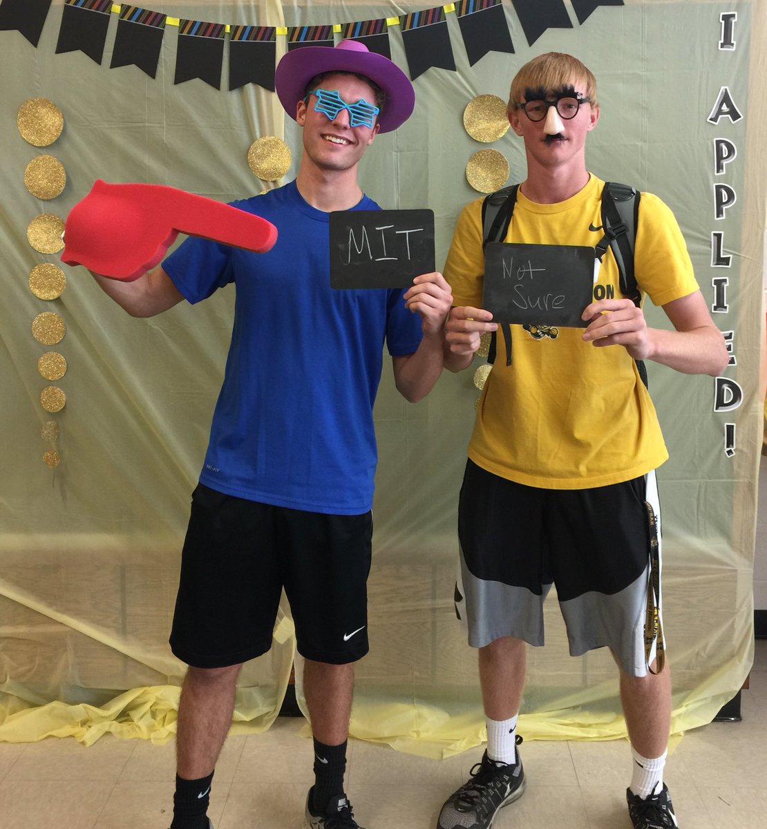 SavageCounselor's tweet photo. #SHSstudentsarethebest #ApplyweekSHS https://t.co/tI3gfDd72N