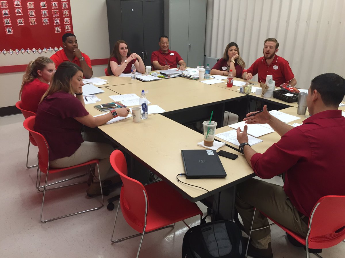 Great job @LouieRo25493644 teaching the D322/327/341 Safe &amp; Secure Business College Class!! You are a great APBP trainee 👍 <a href="/ESAbernathy/">Shawn Abernathy 🦖🇺🇸</a>