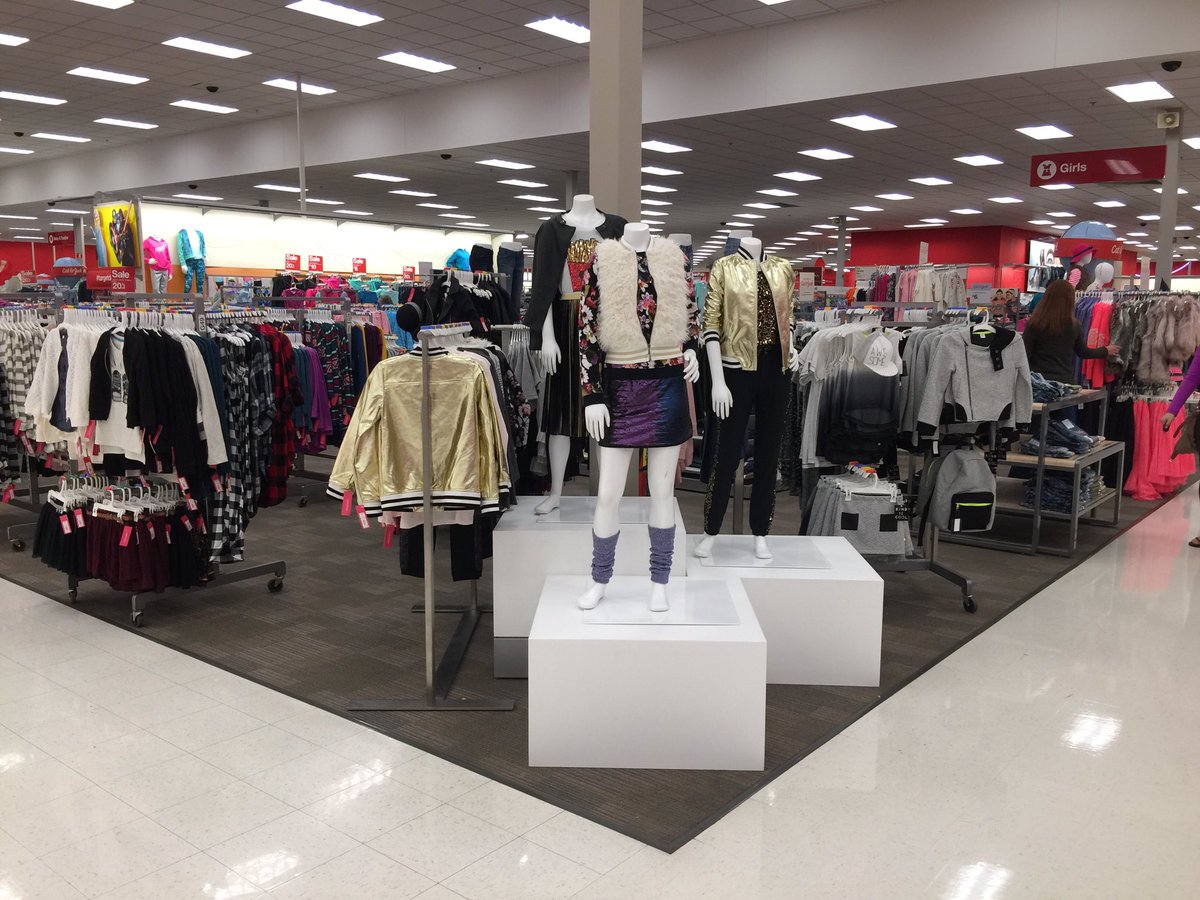 BEAUTIFUL Exhil display we did today!! Having the best time and learning a lot!! #target #VML