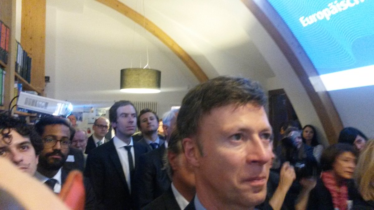 marhirka's tweet photo. Filmpremiere mit vielen gespannten Gesichtern #EBDPluX schaut als erstes hinter die Kulissen @NetzwerkEBD https://t.co/oLftkKg6Sa