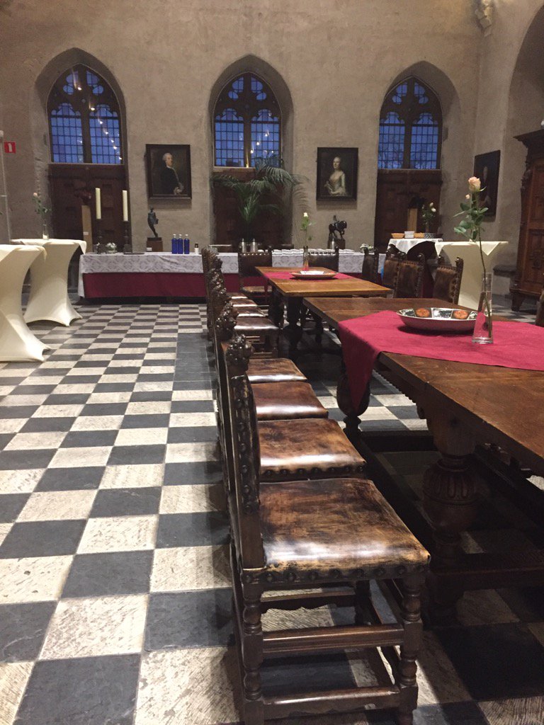 anna_duinenbos's tweet photo. Vanavond start hier dus het eerste Middelburg Wijnfestival. Voor meer informatie: https://t.co/UeJB6TGMQd https://t.co/CQCOrDnxOQ
