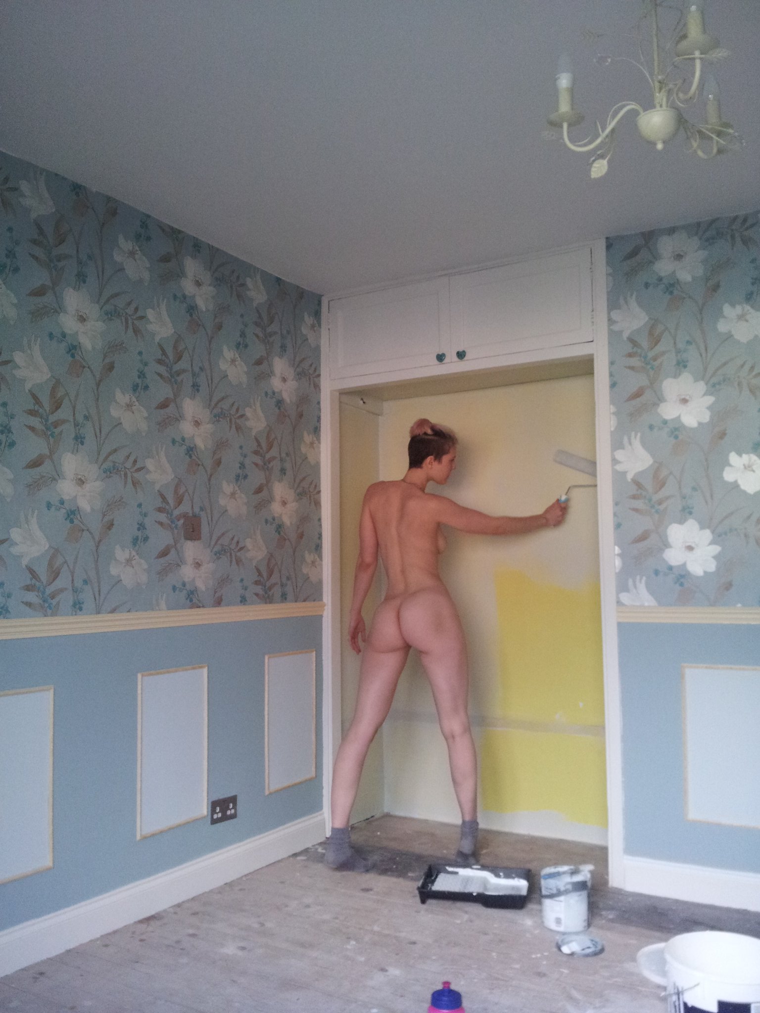 2 pic. Finishing touches #DIY #PAINTING @RateMyAss1 @AssGods @FitAsFuckGirls @PhotoSexGirl @TeamCamgirls