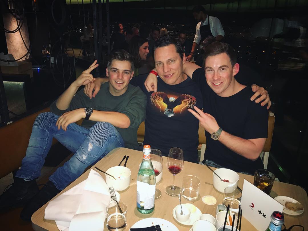 Dinner with the homies @MartinGarrix @HARDWELL https://t.co/vnLdR6yX17