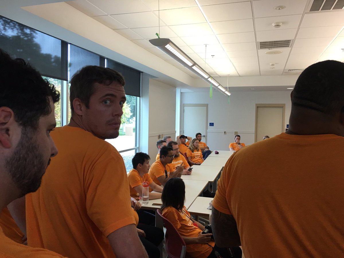 leonardovarela's tweet photo. #rapid7givesback #animalcenter https://t.co/OFHT9rZcT9