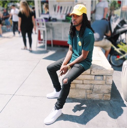DailyChiefers's tweet photo. PREMIERE: @ITSNAVVI drops off a hella wavy smokin' tune, "Westside:" https://t.co/2vFr1HykRe https://t.co/9epCVbe7Fs