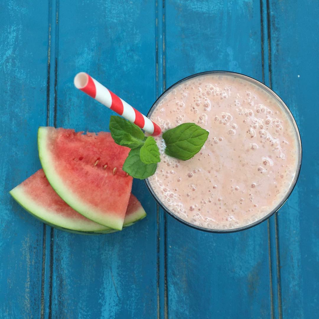 .<a href="/daniellechayley/">Danielle</a> Anti-Nausea Smoothie | bit.ly/2emISm3