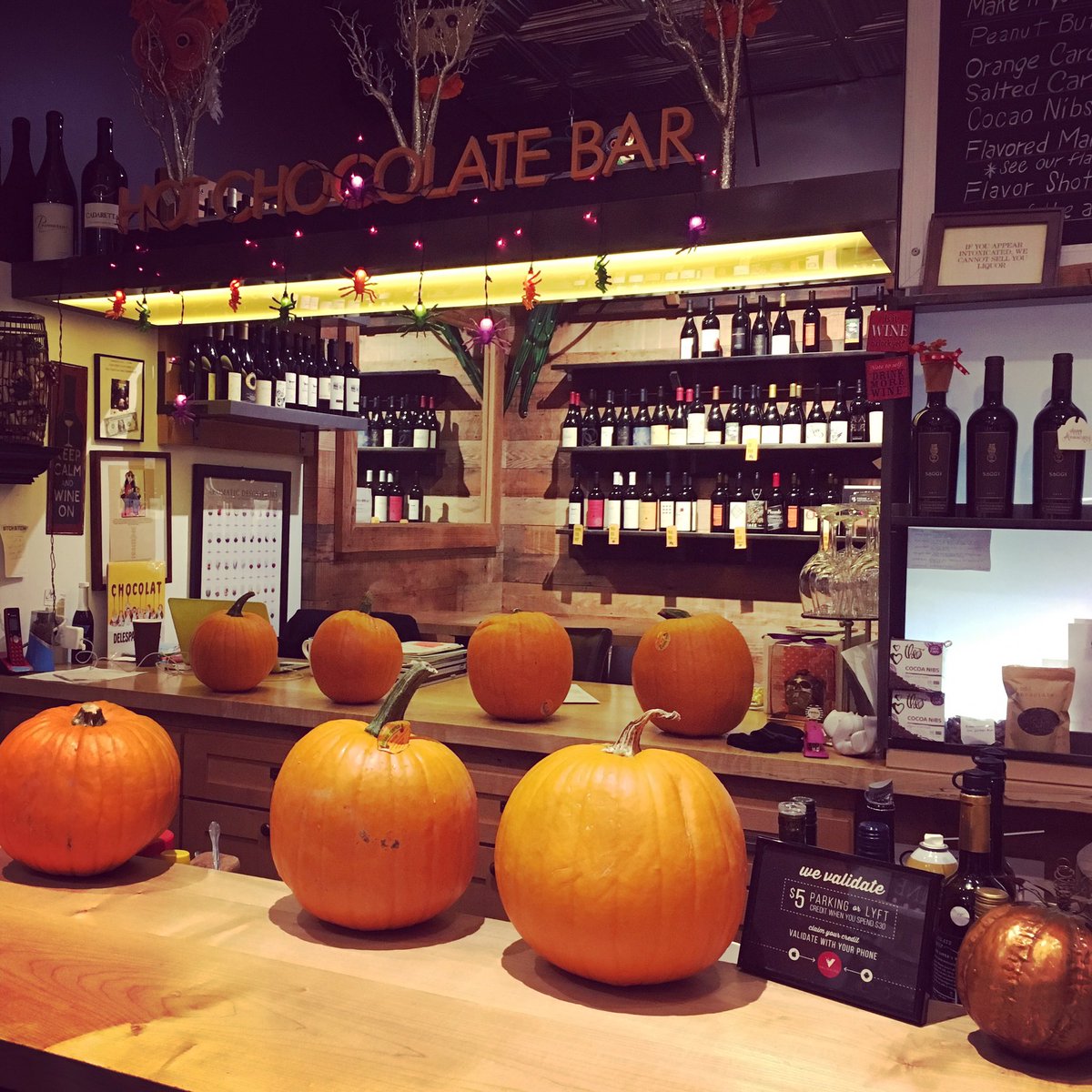 SEAChocolateBox's tweet image. Prepping for pumpkin painting &amp;amp; wine party! If you can't make it today check out our other dates! goo.gl/c87LYd #wawine #pumpkins