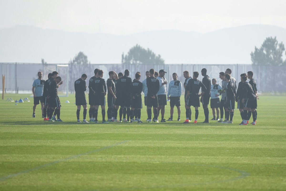 O segredo do êxito está na união! Já estamos prontos para o próximo desafio! Sábado temos a força do Dragão!!! #SomosPorto 💪