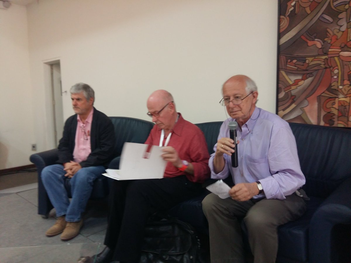 Habitat3Alterna's tweet photo. Clausura de #Habitat3Alternativo. @fcarrionm, Jordi Borja, Michael Cohen. @FLACSOec https://t.co/rkpVXegJnV