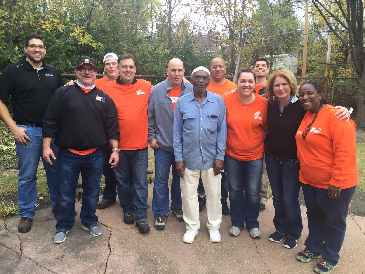 Team,
Here's my #ServiceSelfie!  Remember, Every RT &amp; post = $1.  Tweet your own and let's raise some $$ for #veteran causes together!