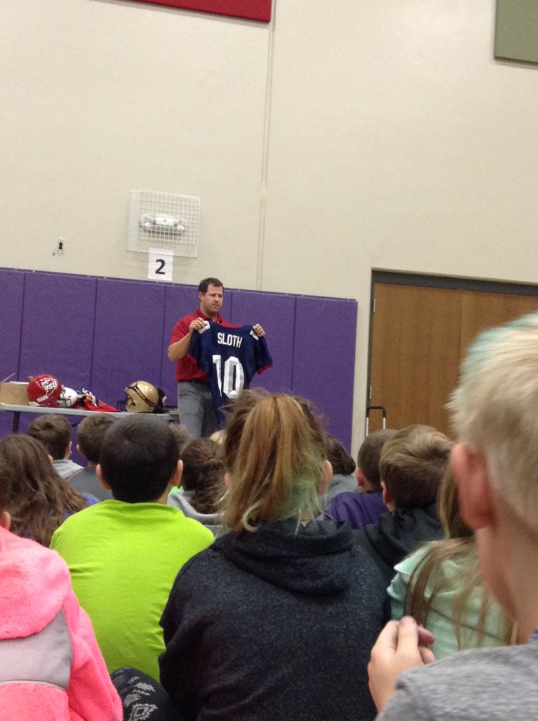 learningrocks5's tweet image. Author visit by Coach Sloth #RCtopdogs