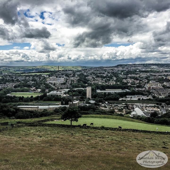 J_Wragg_Photos's tweet photo. Looking out over Halifax and Calderdale
@HXCourier #Halifax #Calderdale #WestYorkshire #Yorkshire #BuzzYorkshire https://t.co/8EUU46bRMW