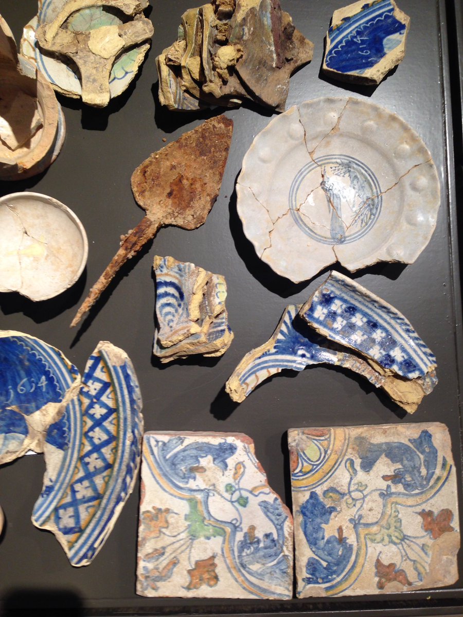 Hannemahuis's tweet photo. Afval uit de vroegste gleibakkerij in #harlingen #majolica #earthware #friesblauw #frisianblue #aardewerk #17C in @Hannemahuis https://t.co/Ds45UvgaKv