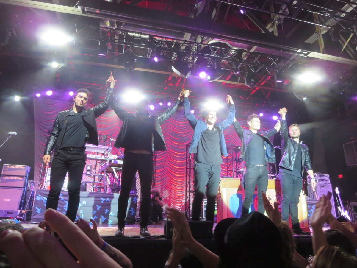 alexismsnyder's tweet photo. @GavinDeGraw @jamescruzbass @ezybakes @Dmaemone @billy_norris Last night was the best! U get better each time I c u #gavindegraw #feelbetter https://t.co/McXcWGf3MY