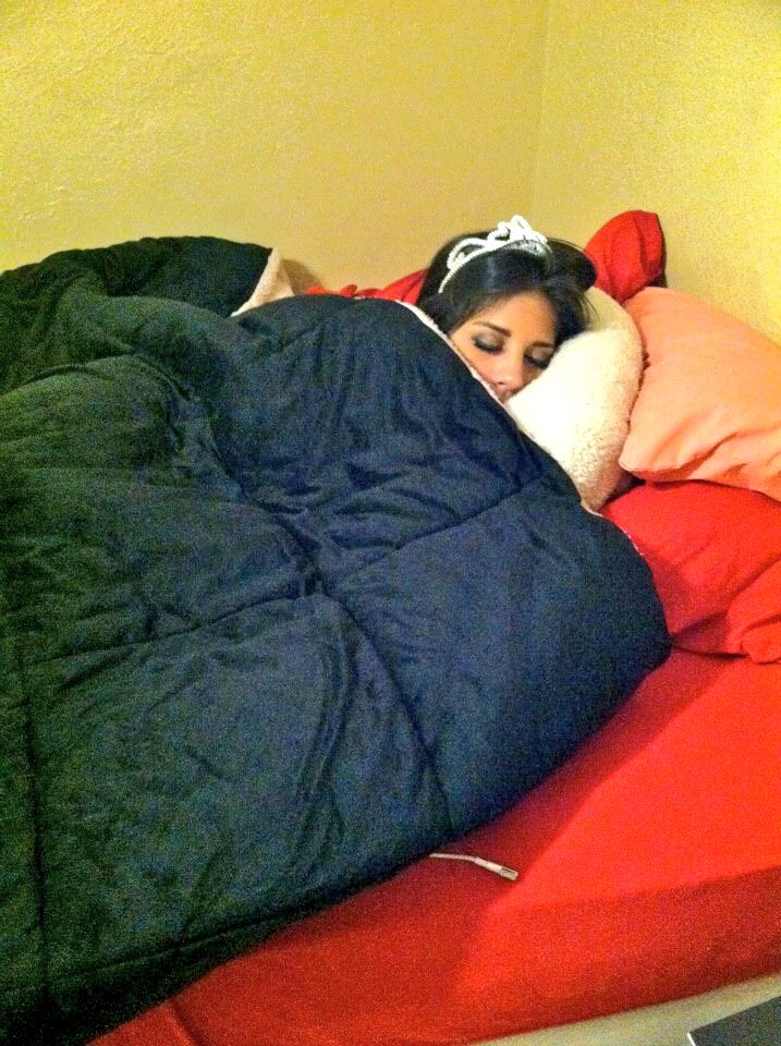 kmiilllll's tweet photo. Happy birthday sleeping beauty @Coraltok https://t.co/GYXuaxSMql