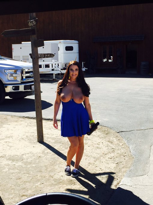 Just going thru my phone realizing how perfect @ANGELAWHITE is 😍 https://t.co/kYORE9fmzo<a href="/tag/newprofilepic"class="tags"><span>#newprofilepic</span></a>