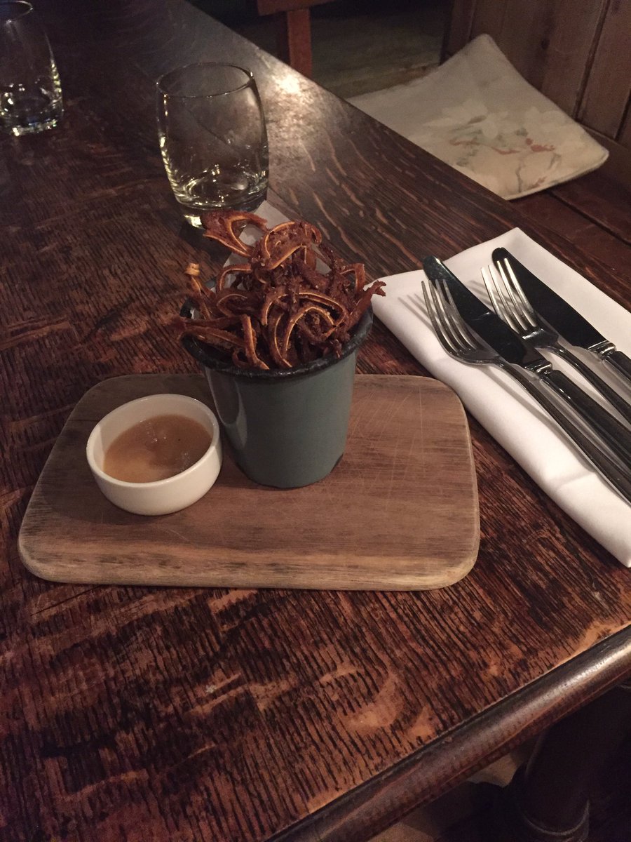 S_J_Davis_'s tweet photo. Cracking pigs ears @anchorinnfroyle #dietoutofwindow https://t.co/BhpALeutFQ