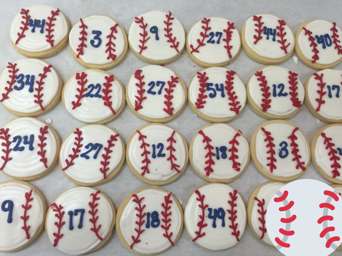 ARINCON26's tweet photo. Go cubs go!! #flythew #gocubs #cubsnation @aracelys_bakery https://t.co/mlurrRUAHH